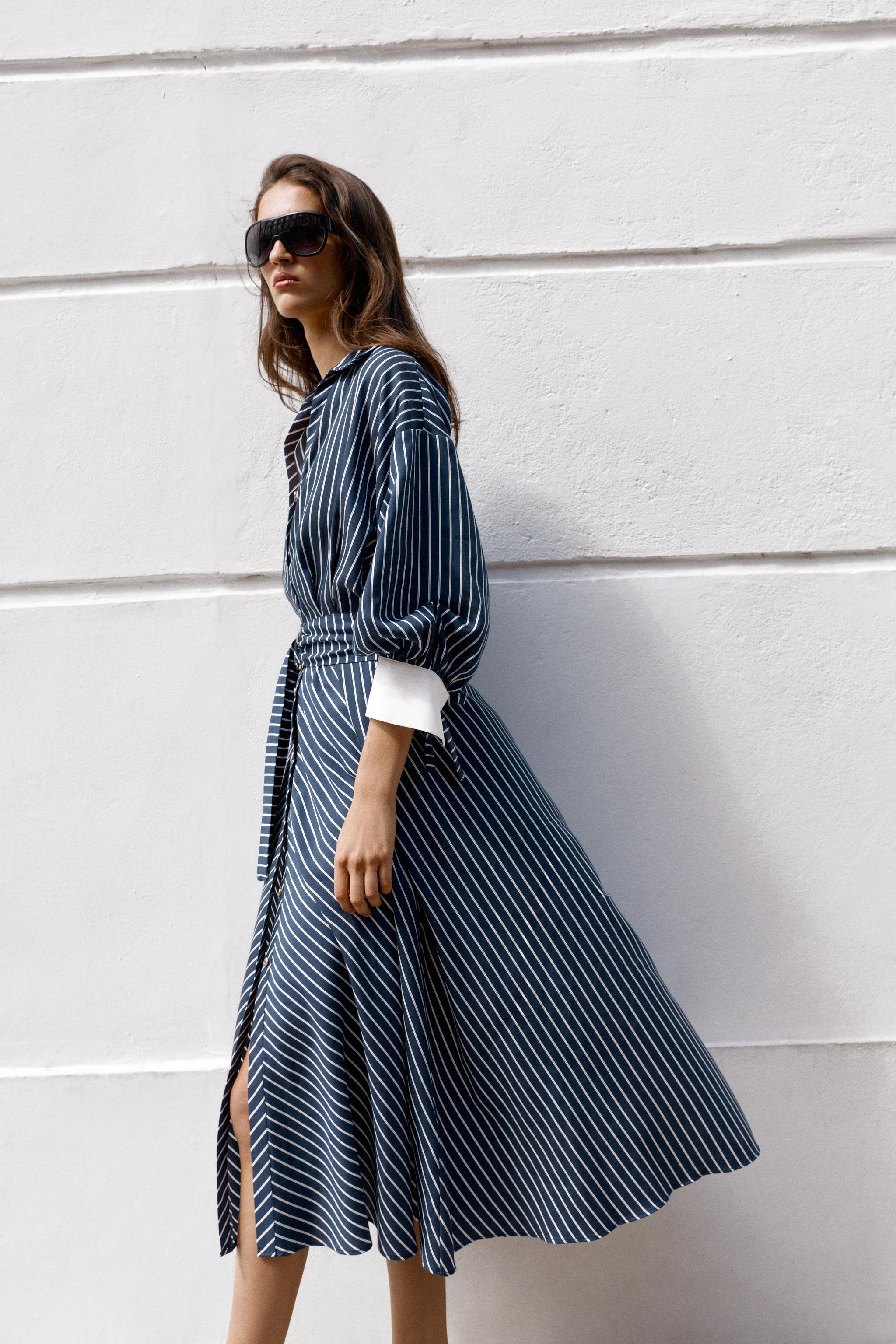 ROBE MI-LONGUE RAYÉE AVEC CEINTURE